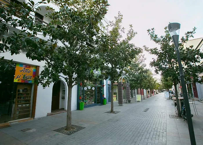 Spacious Next To Metro - Marousi